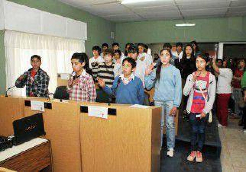 Presentan el proyecto "Basura Segura" en Parlamento Infantil 