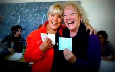 La incre�ble historia del voto que uni� a dos primas tras 50 a�os