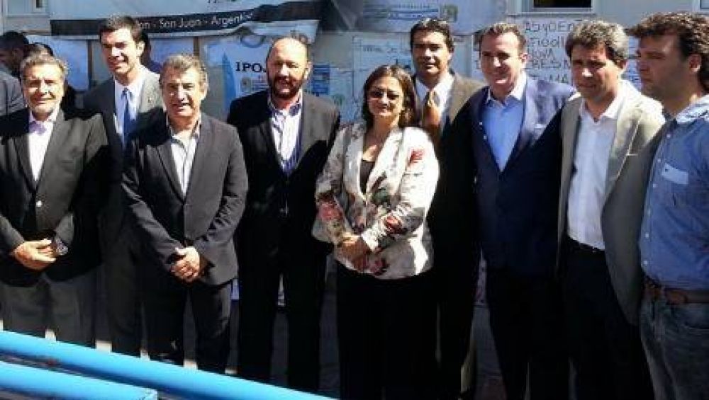 Luc�a visit� a Gioja, junto a otros gobernadores