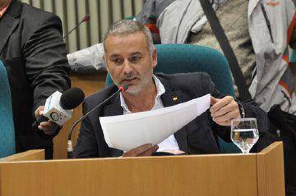 Victoria pide a ministros presentar sus renuncias