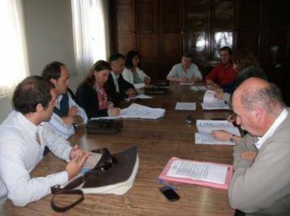 Diego Fern�ndez se reuni� con la Comisi�n de Turismo del HCD