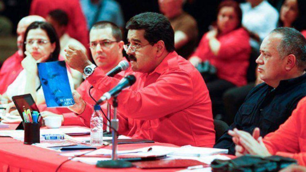 Nicol�s Maduro ahora acusa a la oposici�n de "planear incendiar el pa�s" en diciembre