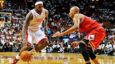 LeBron James descoll� en el partido inaugural de la NBA