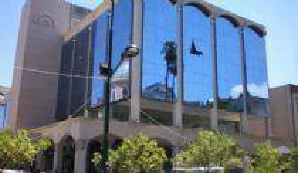 Los empleados p�blicos provinciales cobrar�n sus sueldos los d�as 1 y 2 de noviembre