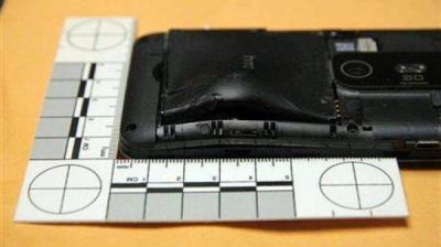 Su celular lo salva del disparo de un delincuente