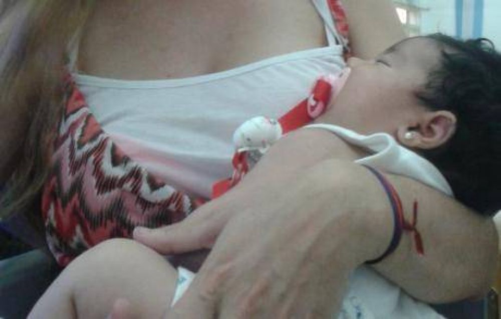 Una mam� acogedora y sus dulces brazos para cuidar a Jazm�n