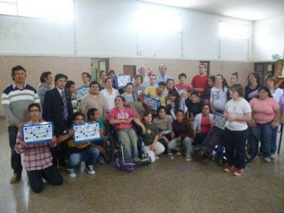 Entrega de netbooks en Escuela Especial N�502 de Azul
