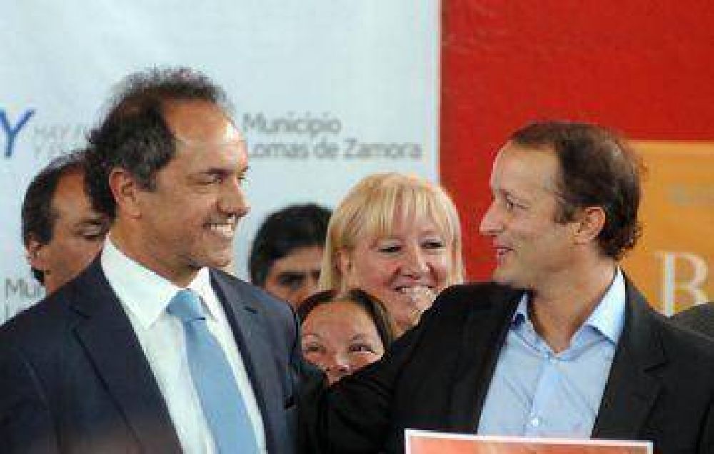 Despu�s del cruce: Scioli se mostr� con MI