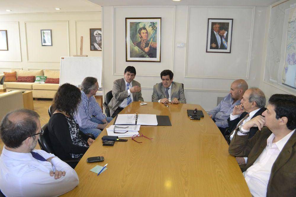 Mientras Arl�a recibe a intendentes para delinear detalles, ma�ana entrar�a el presupuesto