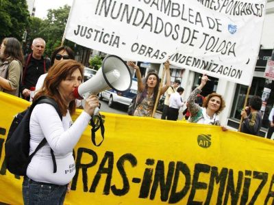 Inundados manifestaron frente a la fiscal�a de Paolini