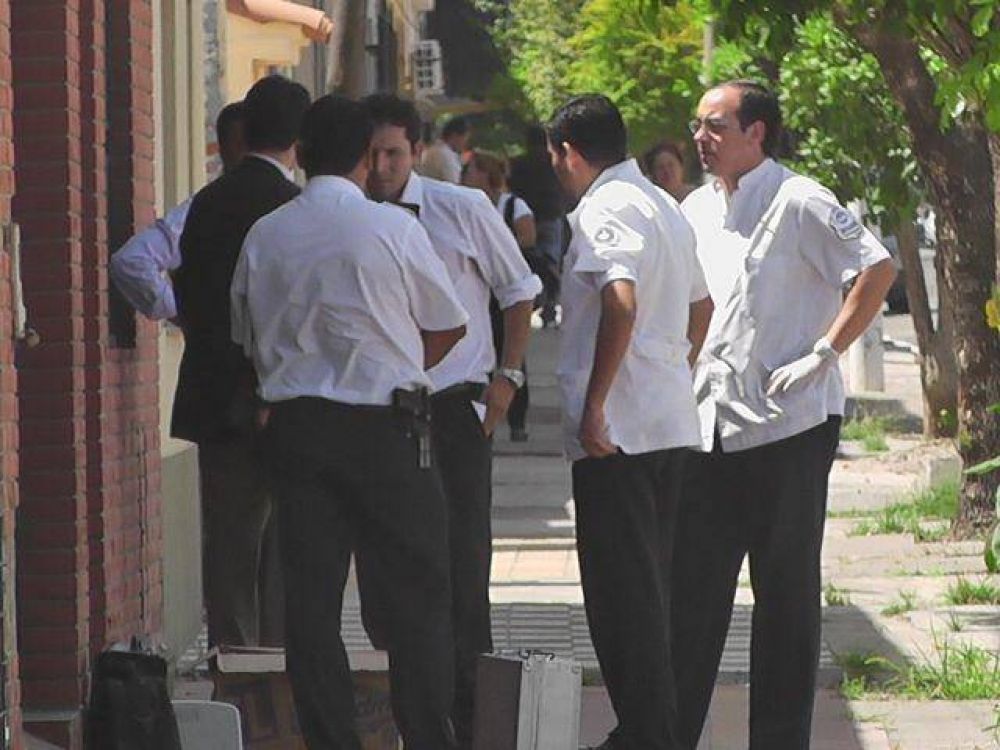 La Polic�a allan� la casa de la madre de Sirnio y encuentran un arsenal 
