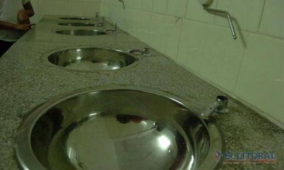 Problemas con el agua, una postal que se repite en escuelas de Capital
