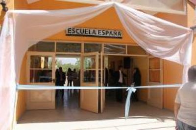 U�ac inaugur� obras en la Escuela Espa�a