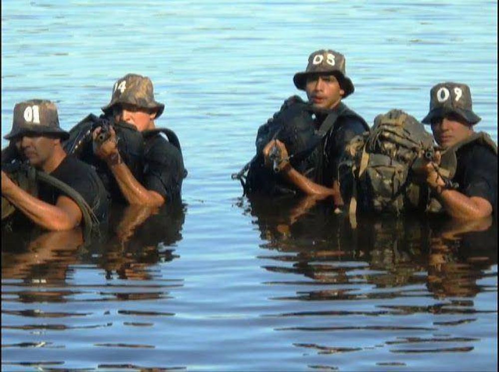 Polic�as se instruyeron en operaciones especiales en plena selva misionera