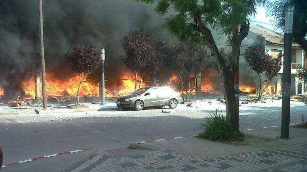 Al menos tres muertos por una explosi�n en Pehuaj�
