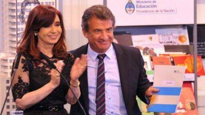 "La Presidenta ya lee todo y sabe todo", anunci� Urribarri