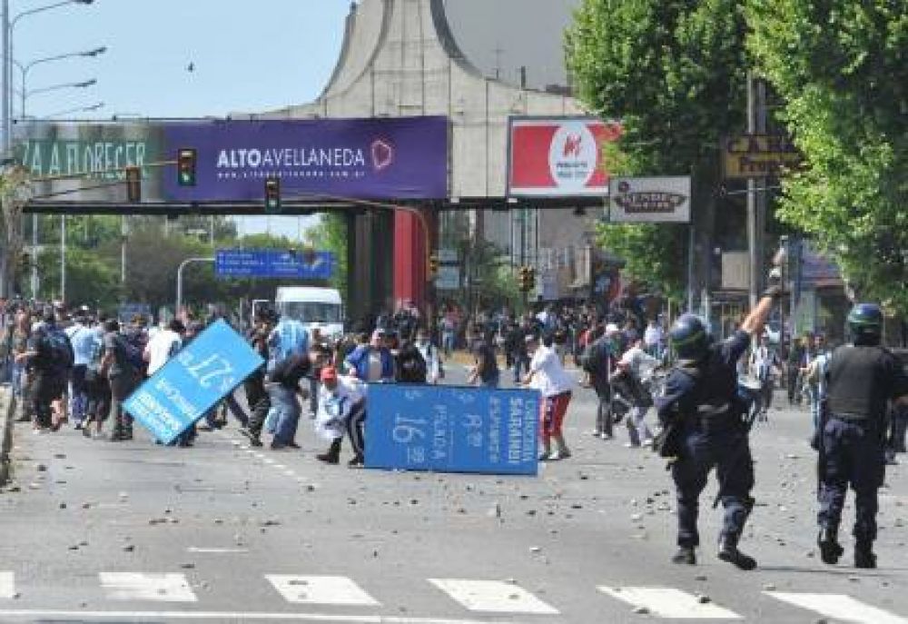 La polic�a bonaerense reprimi� una protesta sindical en Avellaneda