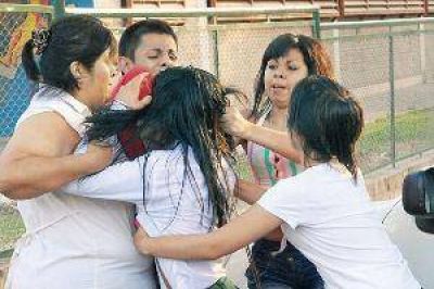 Circula un video de la feroz pelea de alumnas y hay serias denuncias