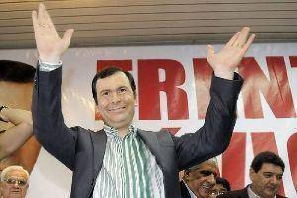"Renuncio a mi candidatura porque lo que m�s importa es la institucionalidad"