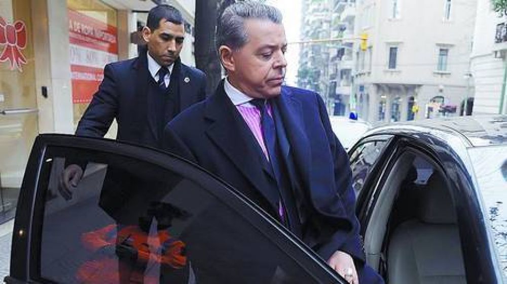Anulan una causa sobre lavado de dinero en pases de jugadores y apartan a Oyarbide