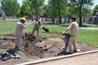 Construyen m�s playones deportivos y remodelan la plaza del Barrio La Esmeralda