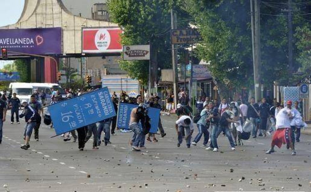 Trabajadores reclamaron contra el desalojo de la f�brica Becas