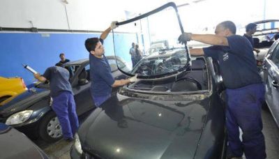 El granizo atest� las casas de parabrisas y los talleres de chapa