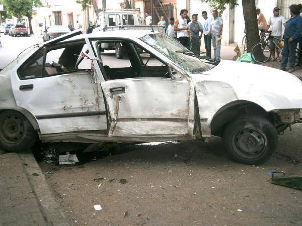 Violento accidente de trnsito se cobr la vida de dos vecinos