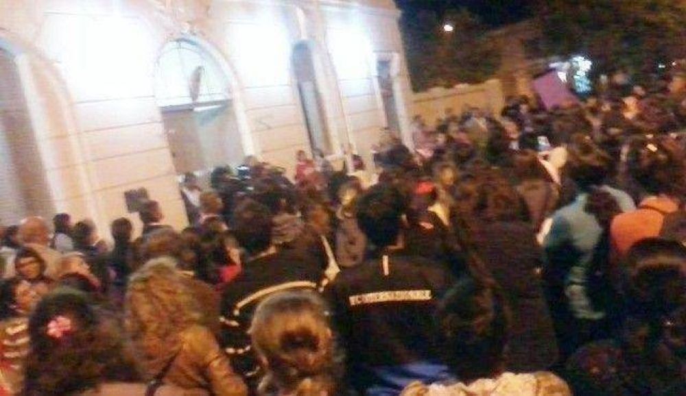 Marcha pidiendo justicia por Daniela y contra la violencia de g�nero en Tres Arroyos