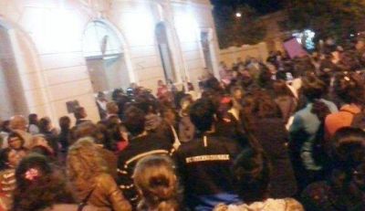 Marcha pidiendo justicia por Daniela y contra la violencia de g�nero en Tres Arroyos