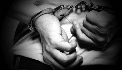 Arrestan a un joven en estado de ebriedad por agredir en plena v�a p�blica a su madre