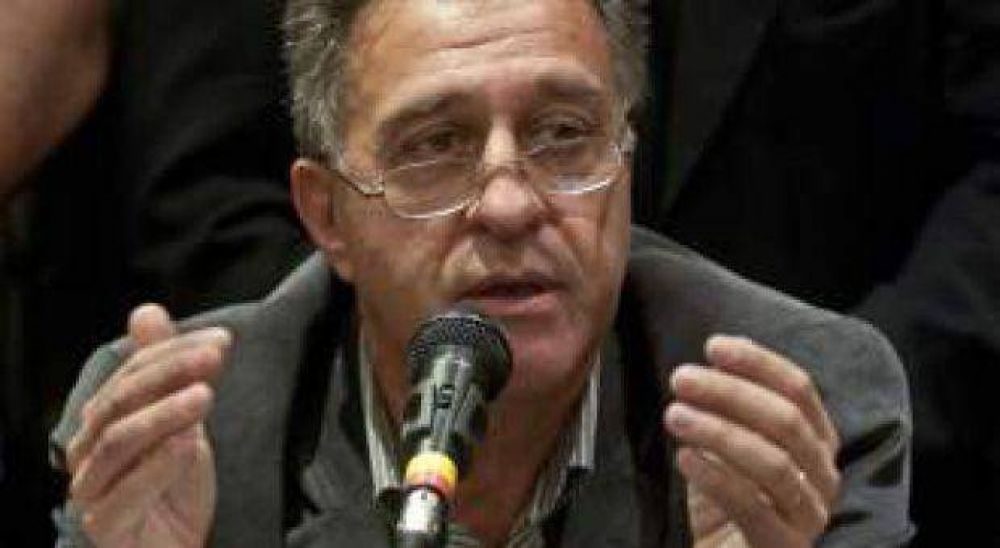 Pitrola descart� haber sido convocado por Scioli y dijo que s�lo lo llam� para felicitarlo