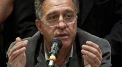 Pitrola descart� haber sido convocado por Scioli y dijo que s�lo lo llam� para felicitarlo