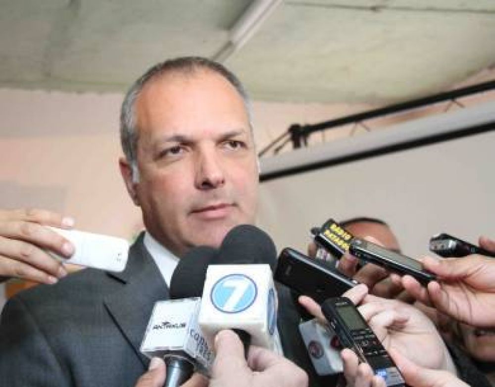 Buzzi acept� la renuncia de Zaffaroni