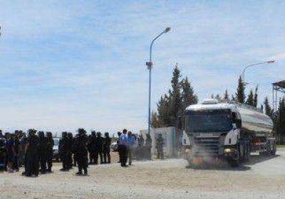 La Polic�a desaloj� un piquete que imped�a el acceso a una refiner�a 