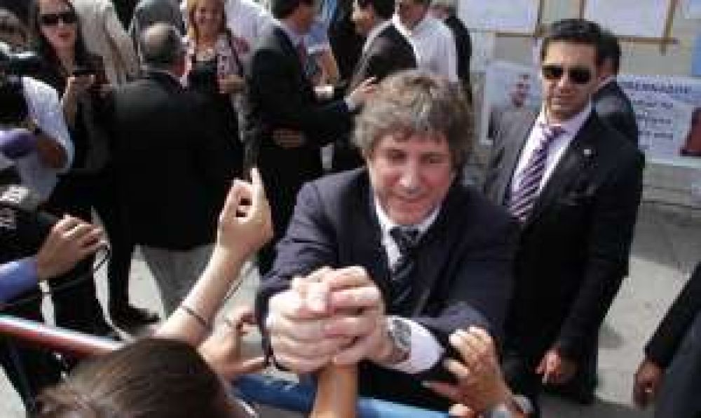 Una corta visita de Boudou para saludar a los Gioja