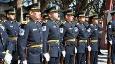 Incorporan 300 agentes a la Polic�a provincial