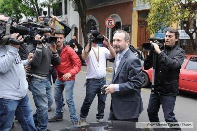 Sabbatella notific� a Clar�n sobre el inicio de la adecuaci�n de oficio