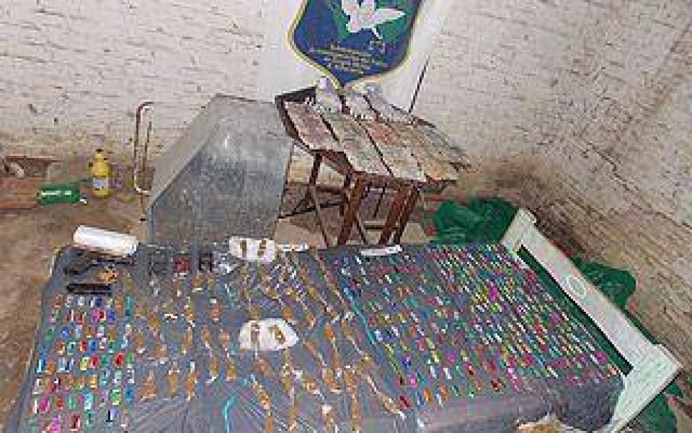 Secuestraron m�s de 2.500 dosis de coca�na en Claypole