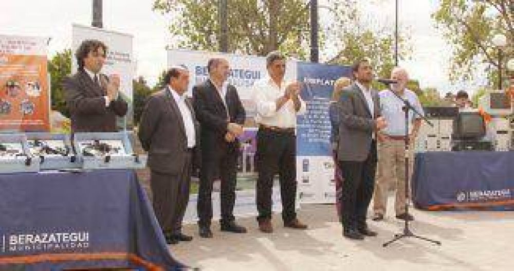 Entregaron medidores de calidad de agua y computadoras del Programa Basura Cero