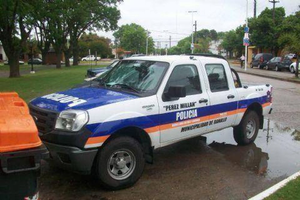 Llegaron cuatro camionetas para la polic�a