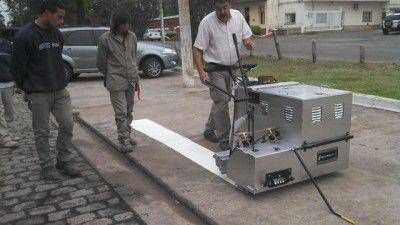 El municipio adquiri� una maquina demarcadora de sendas peatonales