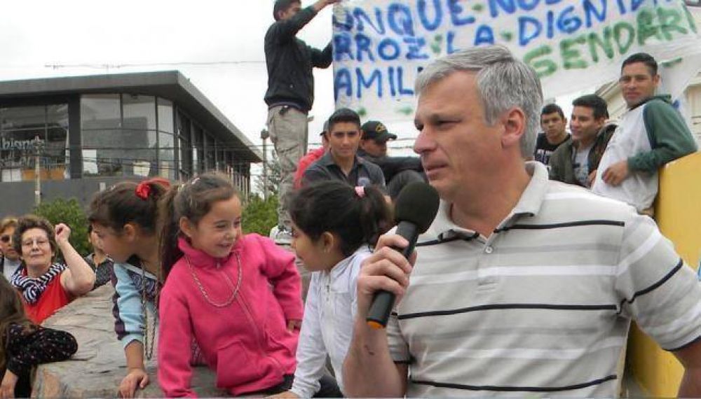 Intendente de Jes�s Mar�a propone responder consultas a trav�s de Twitter y Facebook