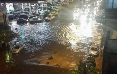 Intensa lluvia dej� calles anegadas en la capital cordobesa
