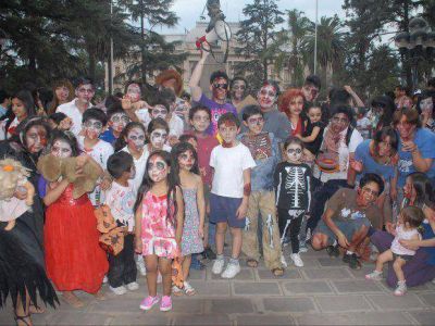 La �Caminata zombie� se realiz� en la tarde de ayer