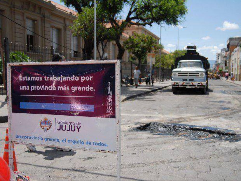 Contin�an repavimentando calle c�ntrica