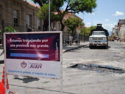 Contin�an repavimentando calle c�ntrica