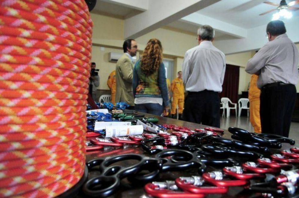 El Municipio entreg� elementos de trabajo a los bomberos del Grupo GERZ
