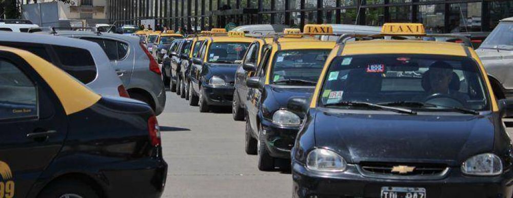 Lavado: suman controles a la venta de chapas de taxis