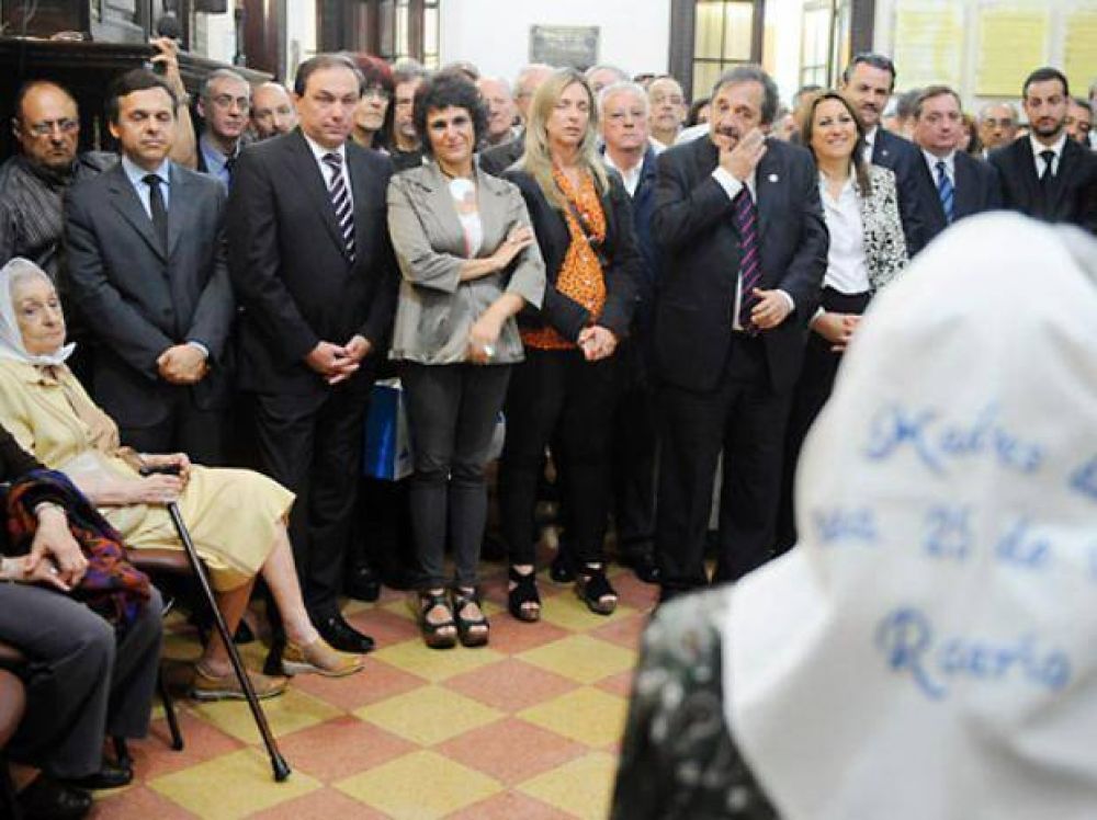 Un homenaje del Concejo que evoc� las horas dif�ciles en el gobierno de Alfons�n